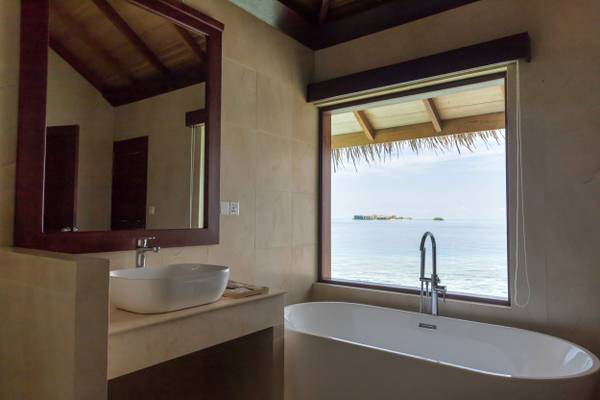 Cocogiri-Island_Water_Villa_4
