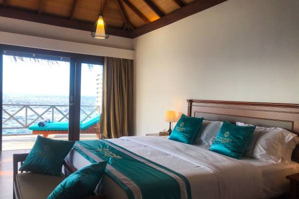 Pool_Jacuzzi_Water_Villa_Cocogiri _Island_Resort_22