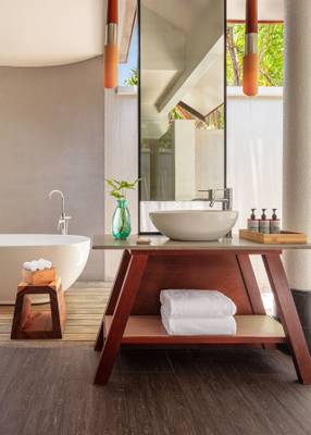 NH_Collection_Maldives_Havodda_Resort_Guest_Room_Sunset_Beach_Pool_Villa_Bathroom_Detail