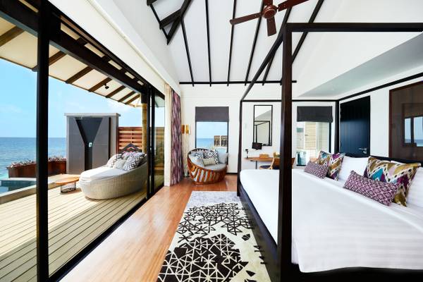 NH_Collection_Maldives_Havodda_Resort_Over_Water_Pool_Suite_2