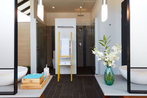 NH_Collection_Maldives_Havodda_Resort_Over_Water_Pool_Suite_Bathroom