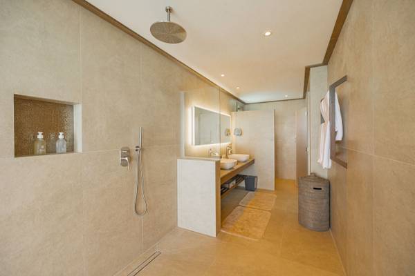 Nala_OceanPoolVillaBathroom_2