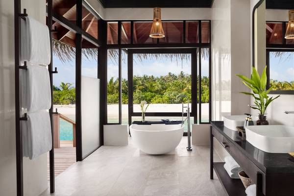 Anantara_Veli_Maldives_Deluxe_Over_Water_Villa_5