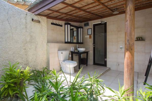 Kuredu_Resort_Maldives_Strandbungalow_1