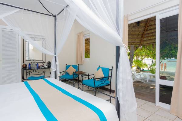 Kuredu_Resort_Maldives_Strandbungalow_3