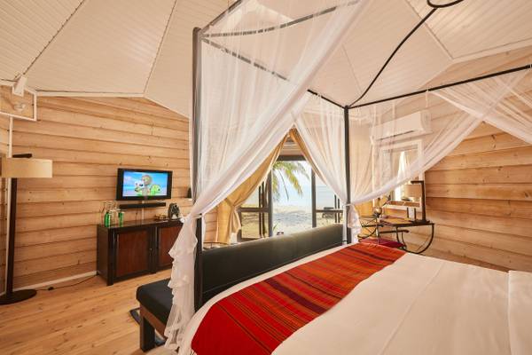 Kuredu_Resort_Maldives_Premium_Strandvilla_Schlafzimmer_2