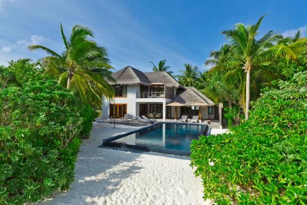 dusit-thani-maldives-accommodation-two-bedroom-beach-residence-daytime