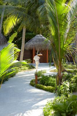 dusit-thani-maldives-accommodation-two-bedroom-beachvilla-with-service-staff