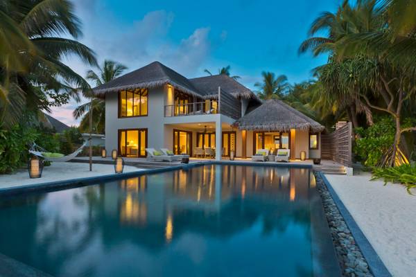 dusit-thani-maldives-accommodation-two-bedroom-residence-nighttime