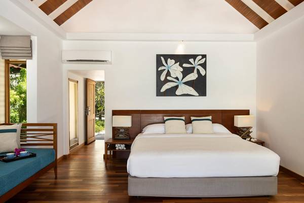 Kurumba_Maldives_Deluxe_Bungalow_