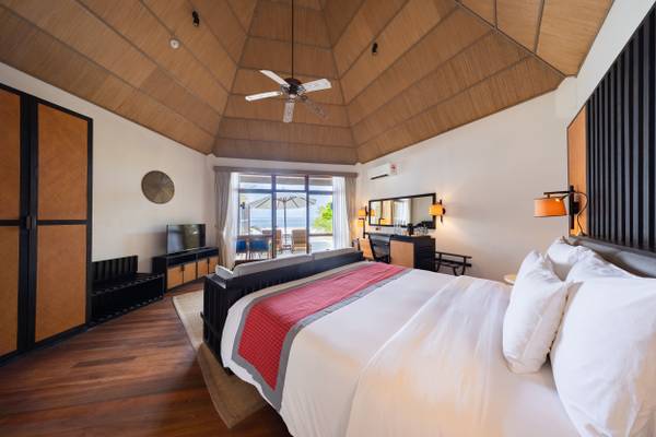 Meeru_Island-Resort-Malediven-Water-Front -Villa_Interieur-1