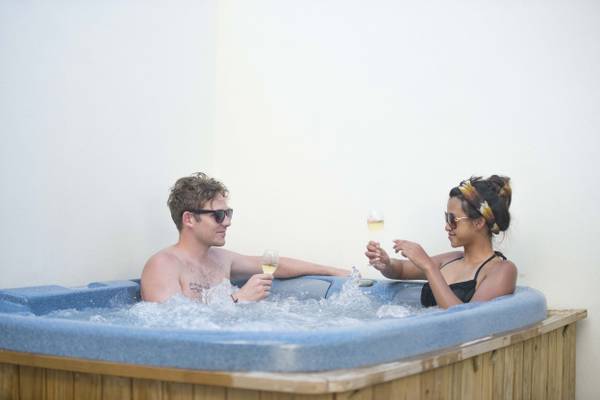 Meeru_Island-Resort-Malediven-Water-Front -Villa_Interieur-6