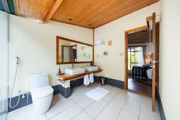Meeru_Island-Resort-Malediven-Water-Front -Villa_Interieur-7