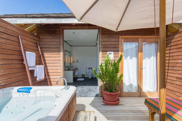 Meeru_Island_Jacuzzi_Water_Villa_9
