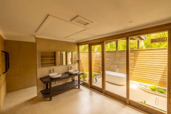 Nala_Romatic_Beach_Villa_Bathroom