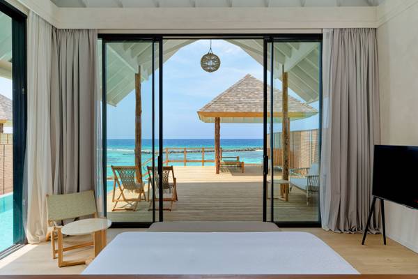 Ananea-Madivaru-Maldives-Deluxe-Water-Pool-Villa-Interior-2