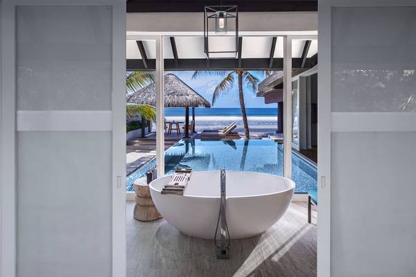 Naladhu_Private_Island_Maldives_Guest_Room_Ocean_House_with_Pool_Bathroom_with_Pool_View