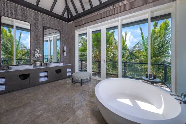 Naladhu_Private_Island_Maldives_Guest_Room_Two_Bedroom_Pool_Beach_Residence_Master_Bathroom