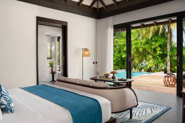 Anantara_Veli_Maldives_Beach_Pool_Villa_Schlafzimmer