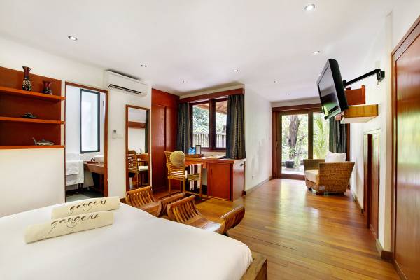 Gangehi_Island_Resort_Club_Room_2