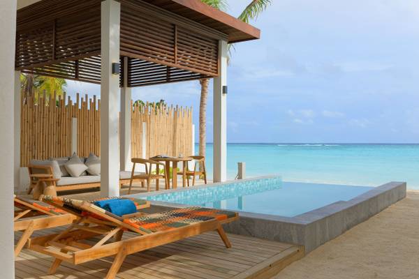 Meyyafushi_Maldives_Beach_Pool_Suite_8