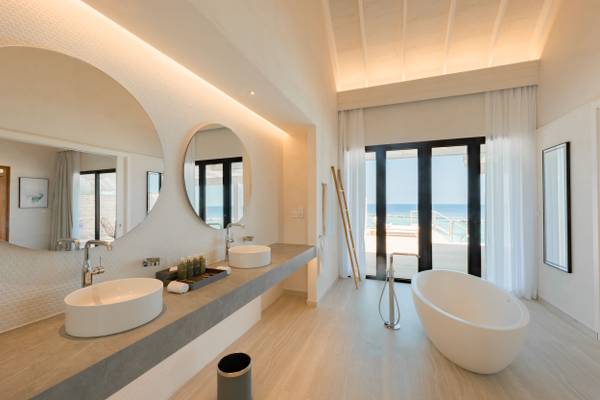 Ananea-Madivaru-Maldives-Water-Pool-Villa-Interior-2