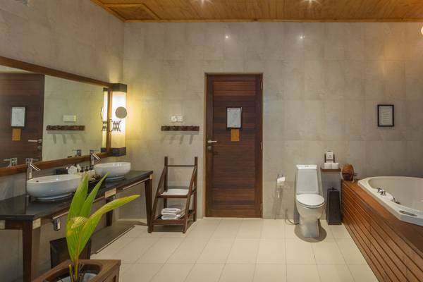 Kuredu Island Resort, Malediven, Private Pool Villa, Badezimmer_2