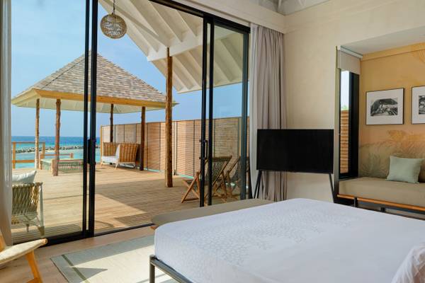 Ananea-Madivaru-Maldives-Deluxe-Water-Pool-Villa-Interior-3
