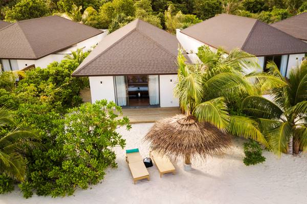 Robinson_Noonu-Beach-Villa-Privat-Pool-BUM1_4