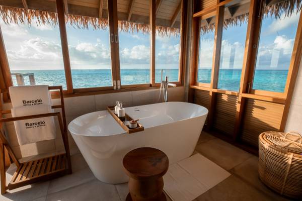 Barceló_Whale_Lagoon_Maldives_Sunset_Water_Villa_11