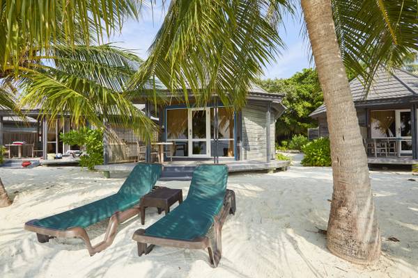 Kuredu_Resort_Maldives_Premium_Strandvilla_Außenansicht