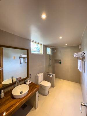 Meeru_Maldives_Family_Villa_Bathroom