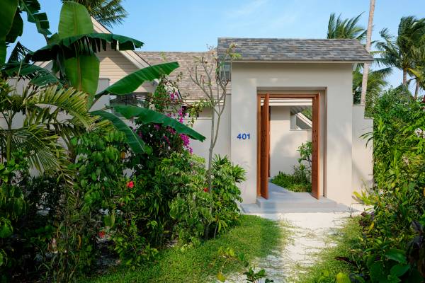 Ananea-Madivaru-Maldives-Deluxe-Beach-Pool-Villa-Entrance