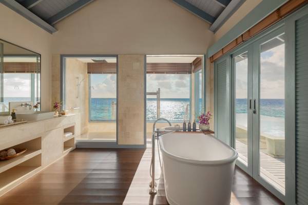 1_AC_HPIM_Overwater_Villa_Private_Pool_4