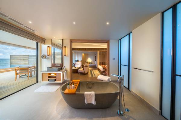Kuda_Villingili_Sunset_Water_Villa_with_Private_Pool_8