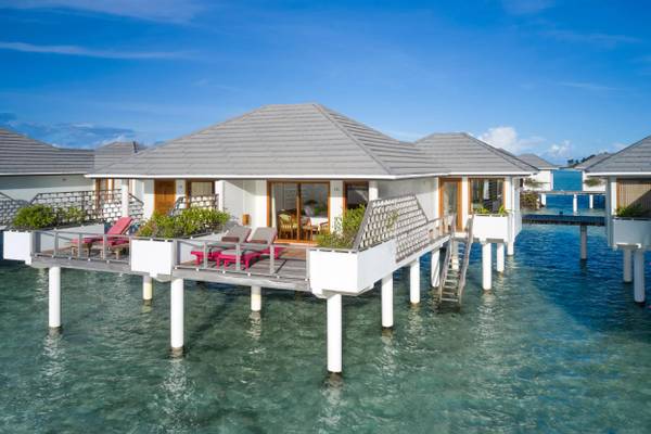 Villa_Park_Sun_Island_Water_Villa_1