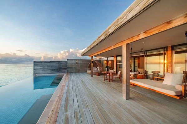 Kuda_Villingili_Sunset_Water_Villa_with_Private_Pool_4
