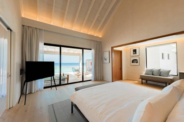 Ananea-Madivaru-Maldives-Water-Pool-Villa-Interior-1