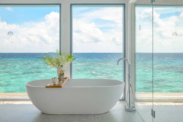 Halcyon_Private_Island_Horizon_Overwater_Reatreat_1_6