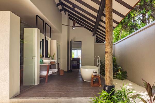 NH_Collection_Maldives_Havodda_Resort_Guest_Room_Sunrise_Beach_Pool_Villa_Bathroom3