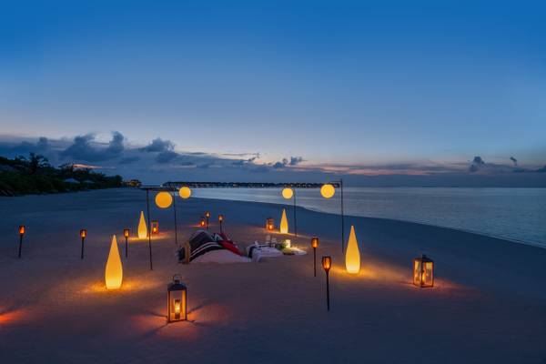 Le_Meridian_Maldives_Dinner_am_Strand