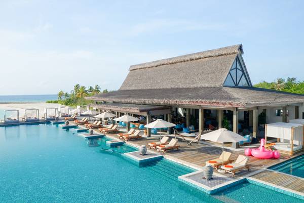 Grand_Park_Kodhipparu_Island_Pool_Bar