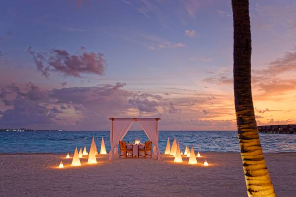 Grand_Park_Kodhipparu_Island_Candlelight_Dinner