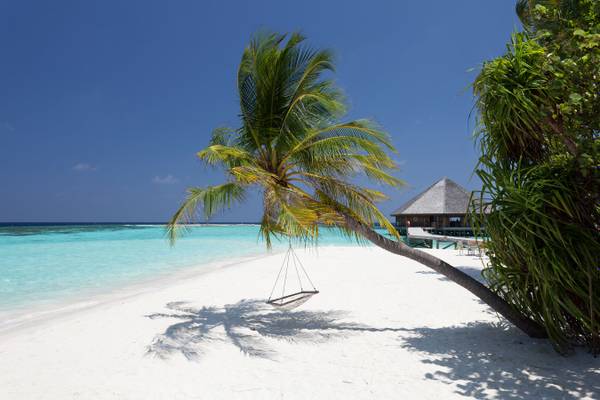 Vilamendhoo_Island_Resort_Beach