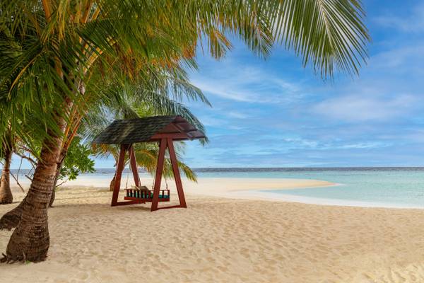 NH_Collection_Maldives_Havodda_Resort_Beach_Swing