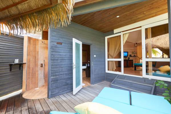 Kuredu Island Resort, Malediven, Sangu Jacuzzi Beach Villa, Terrasse