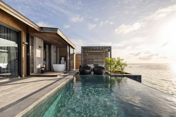 Madifushi_Private_Island_Maldives_Sunset_Pool_Villa_Außenansicht