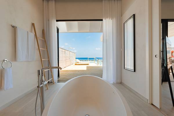 Ananea-Madivaru-Maldives-Water-Pool-Villa-Interior-8