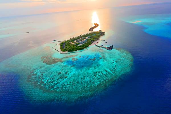 Hurawalhi Island Resort, Malediven, Sunset Drohnenaufnahme von Steffen Abel