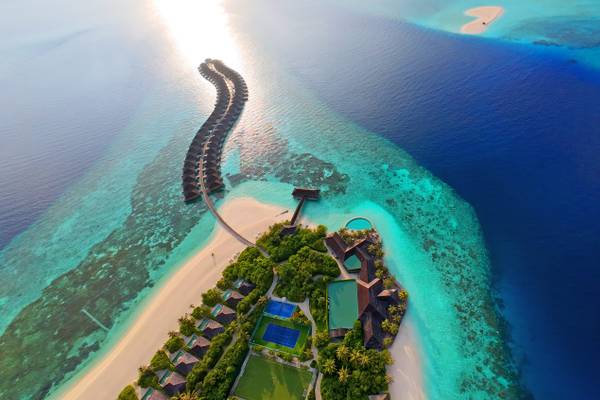 Hurawalhi Island Resort, Malediven, Sunset Drohnenaufnahme von Steffen Abel